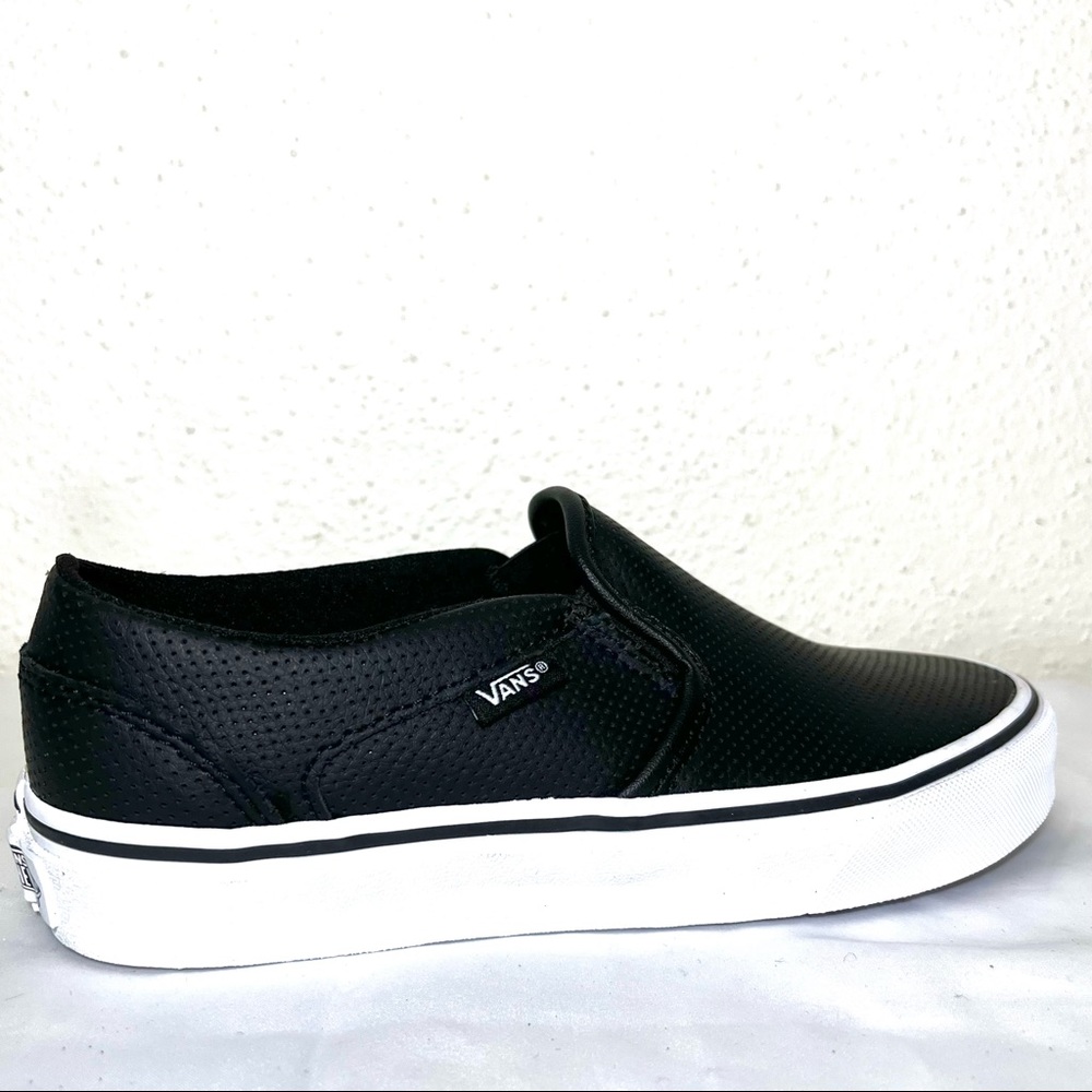 Vans women’s classic slip on black leather 6